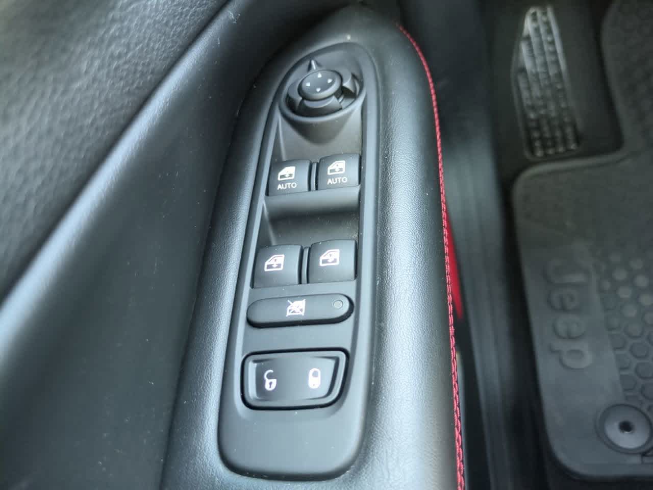 Thumbnail: 2020 Jeep Compass - 21