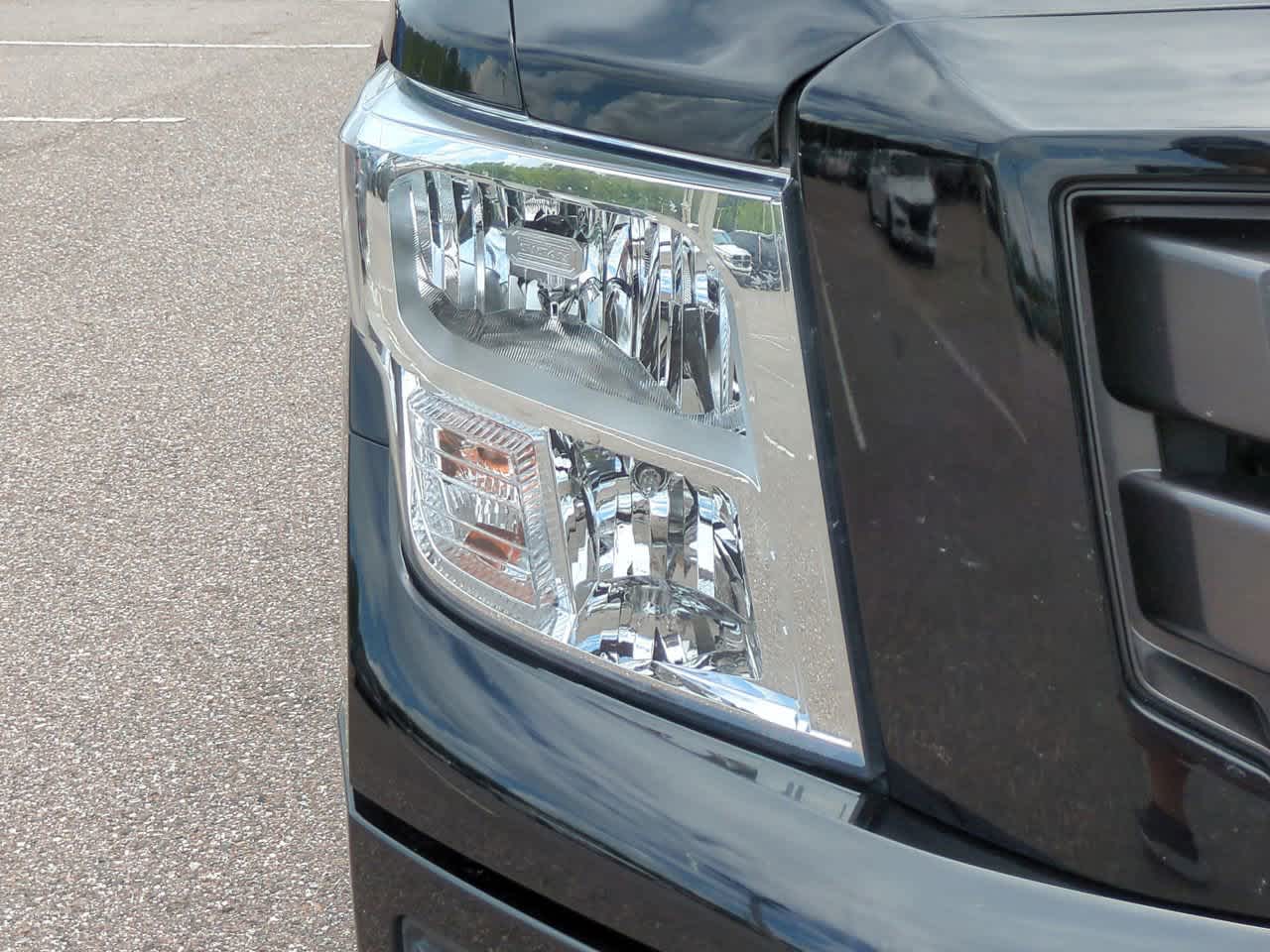 Thumbnail: 2022 Nissan Titan - 10