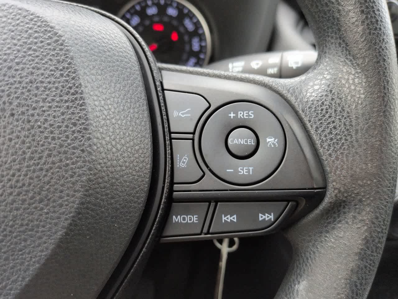 Thumbnail: 2019 Toyota RAV4 - 23
