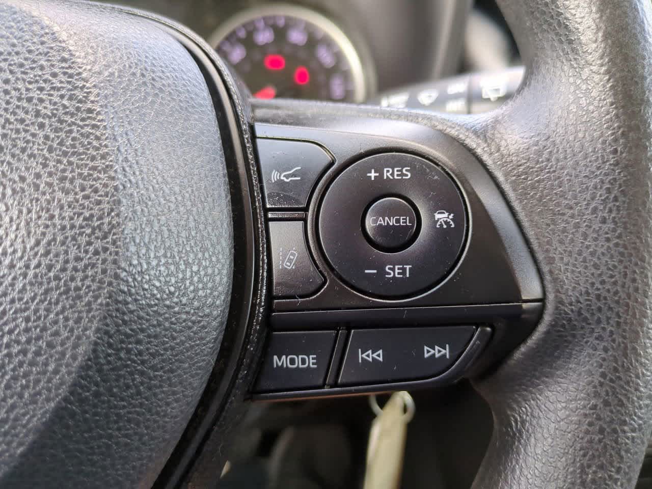 Thumbnail: 2021 Toyota RAV4 - 23