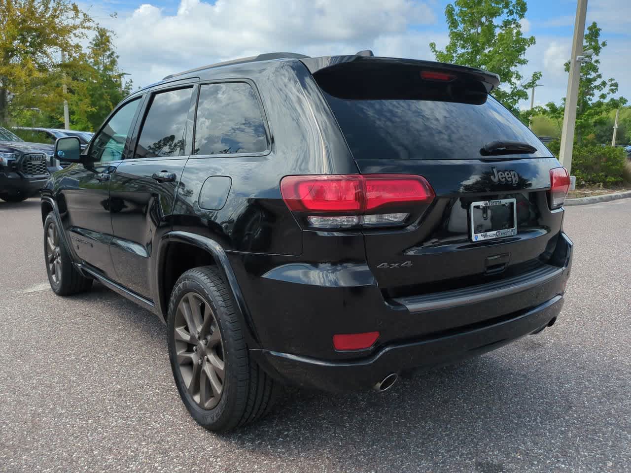 Thumbnail: 2017 Jeep Grand Cherokee - 4