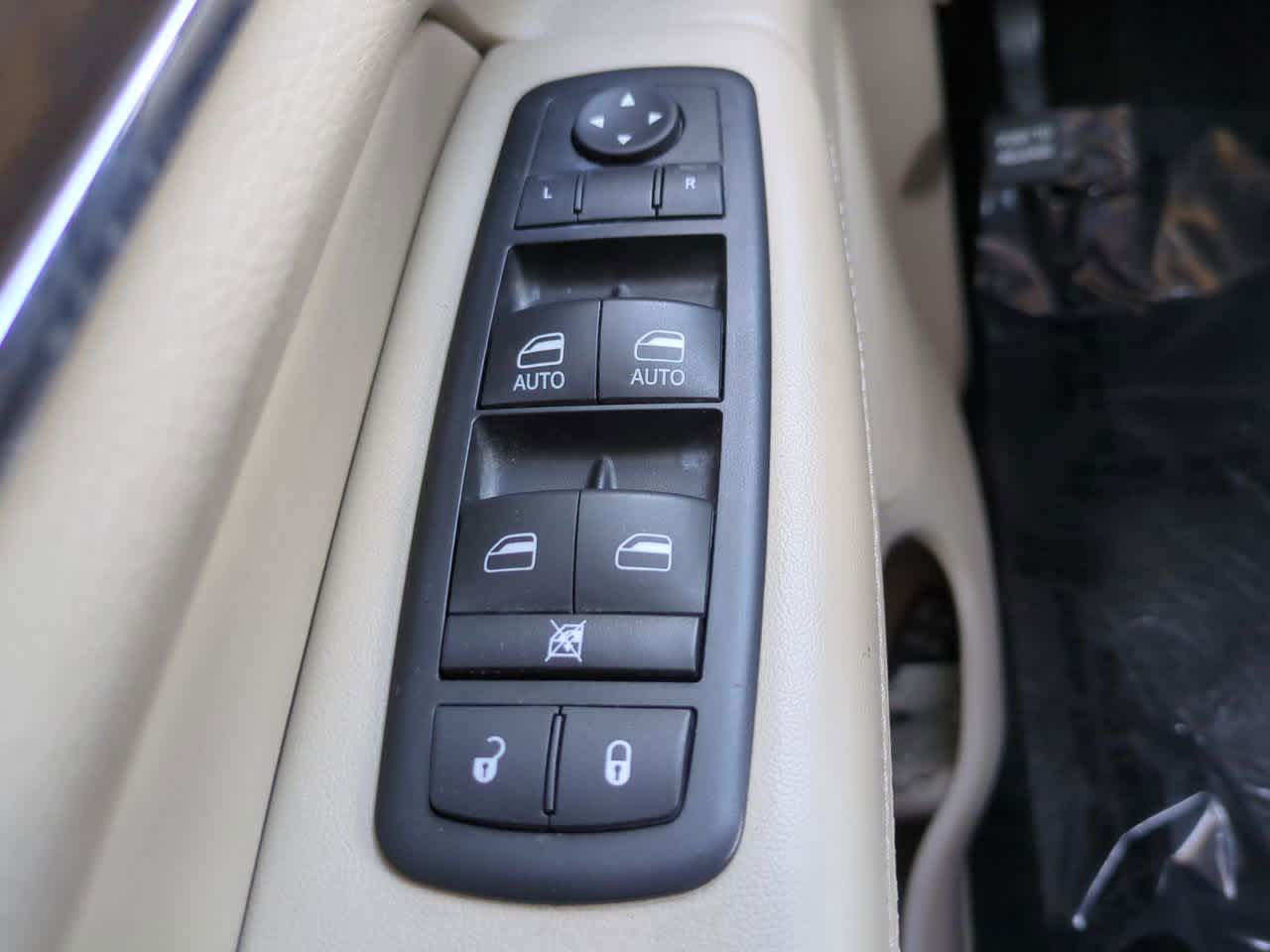 Thumbnail: 2015 Jeep Grand Cherokee - 23