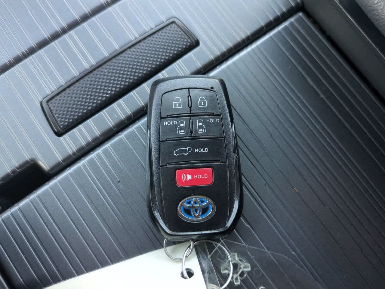 Thumbnail: 2021 Toyota Sienna - 30