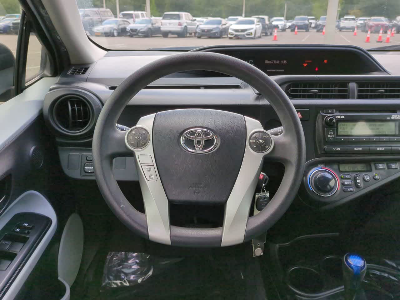 Thumbnail: 2014 Toyota Prius c - 15