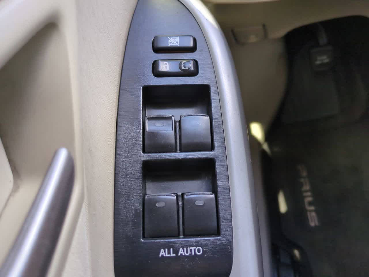 Thumbnail: 2012 Toyota Prius - 20