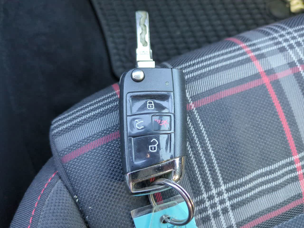 Thumbnail: 2018 Volkswagen Golf - 25