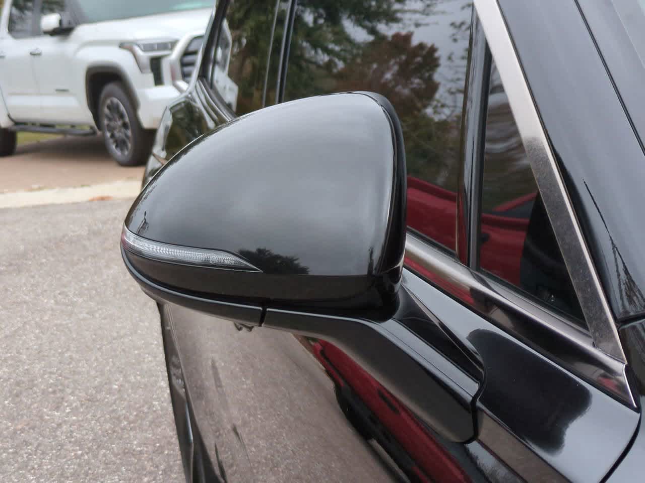 Thumbnail: 2023 Genesis GV70 - 12