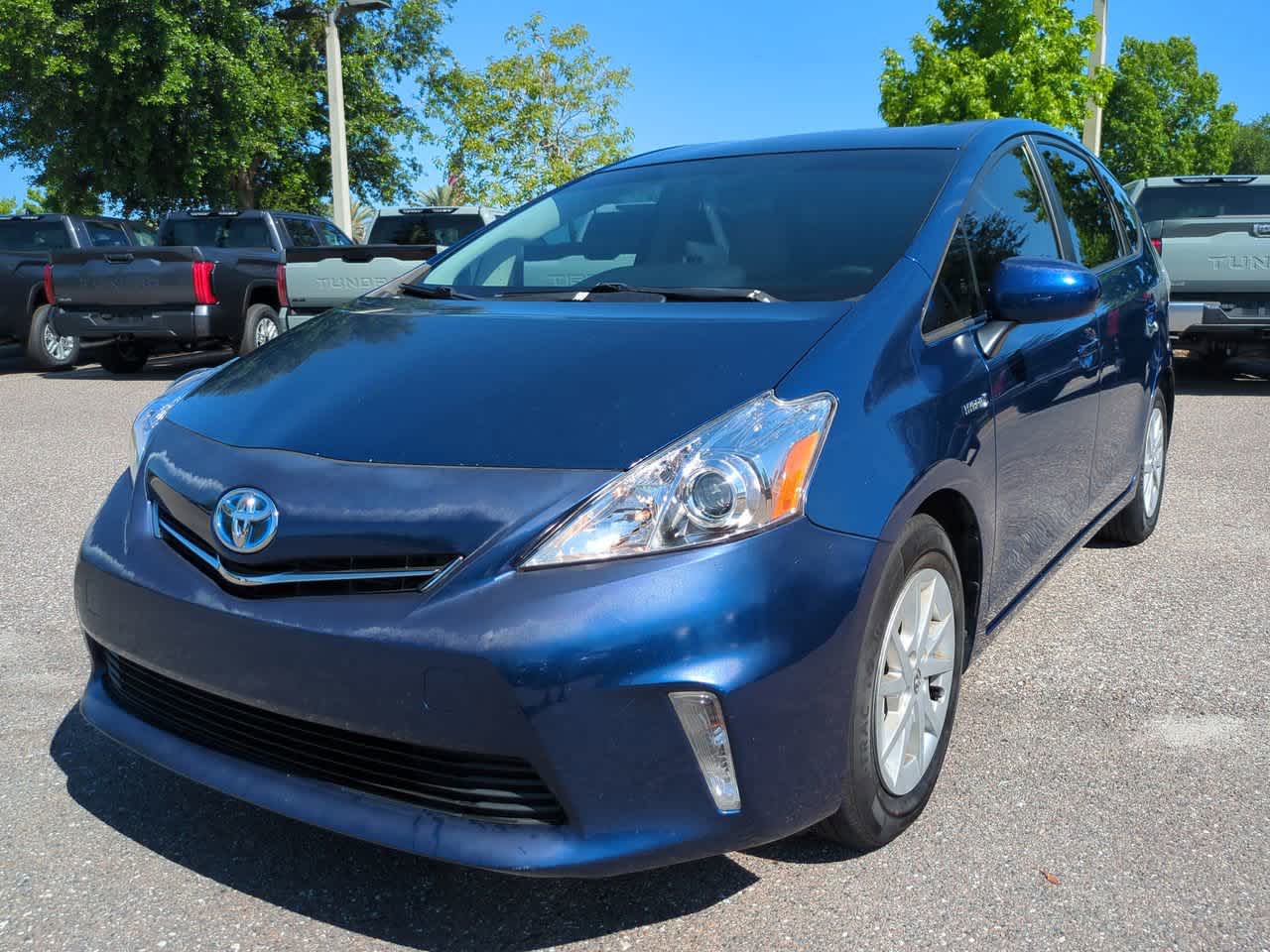 Thumbnail: 2014 Toyota Prius v - 2