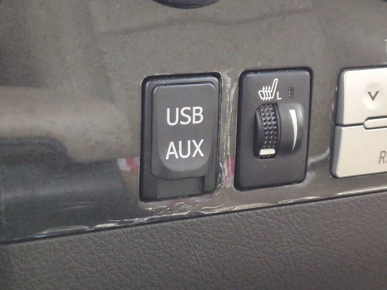 Thumbnail: 2010 Toyota Sequoia - 23