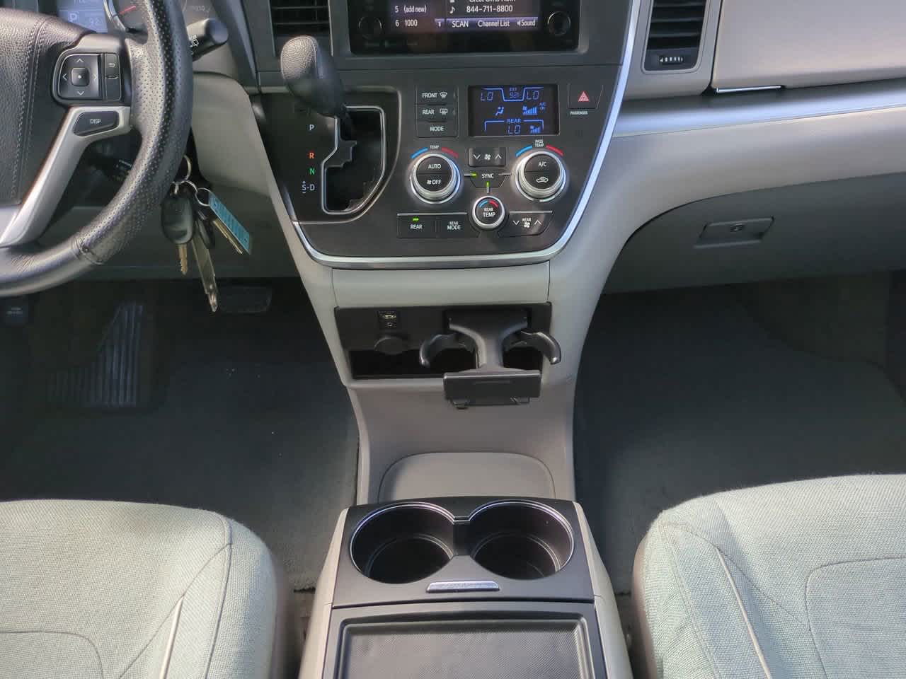 Thumbnail: 2017 Toyota Sienna - 19