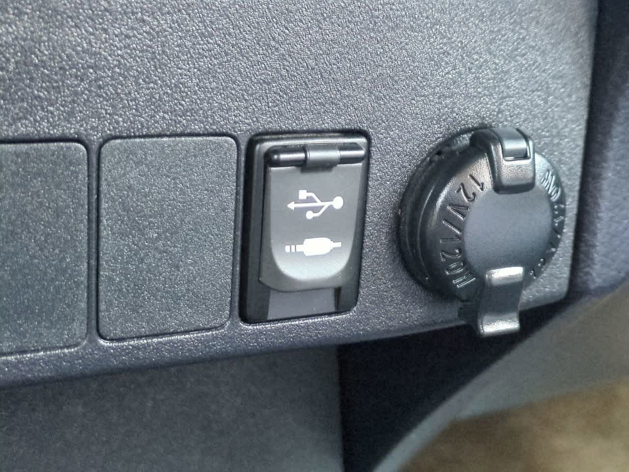 Thumbnail: 2017 Toyota RAV4 - 22