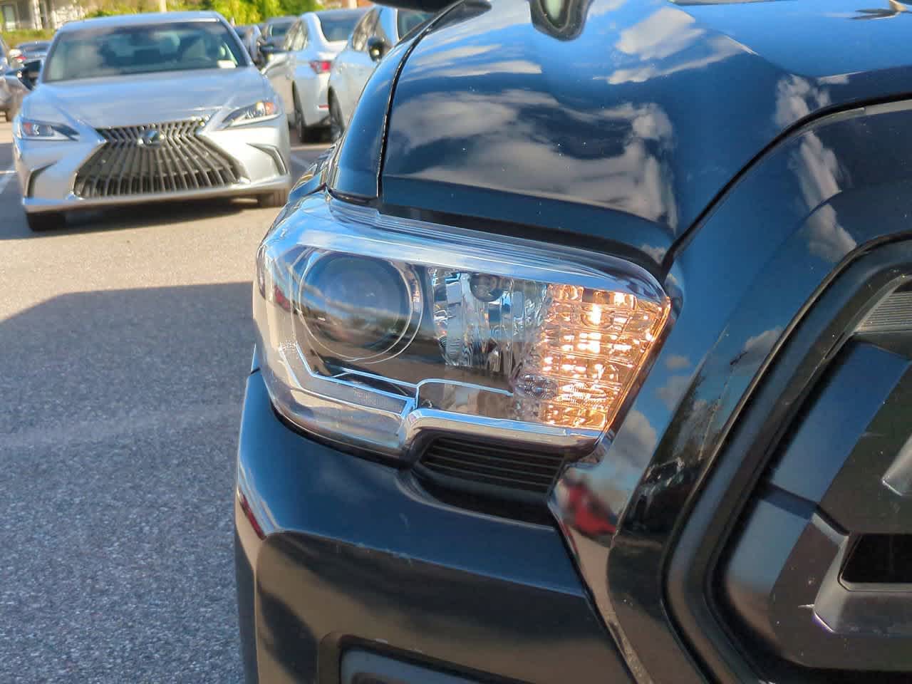 Thumbnail: 2020 Toyota Tacoma - 10