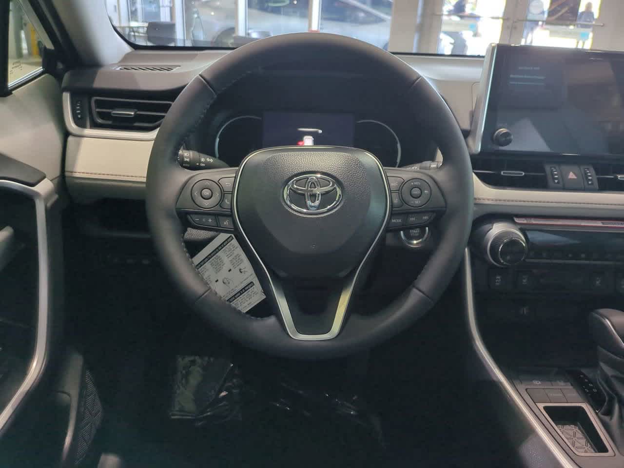 Thumbnail: 2025 Toyota RAV4 - 14