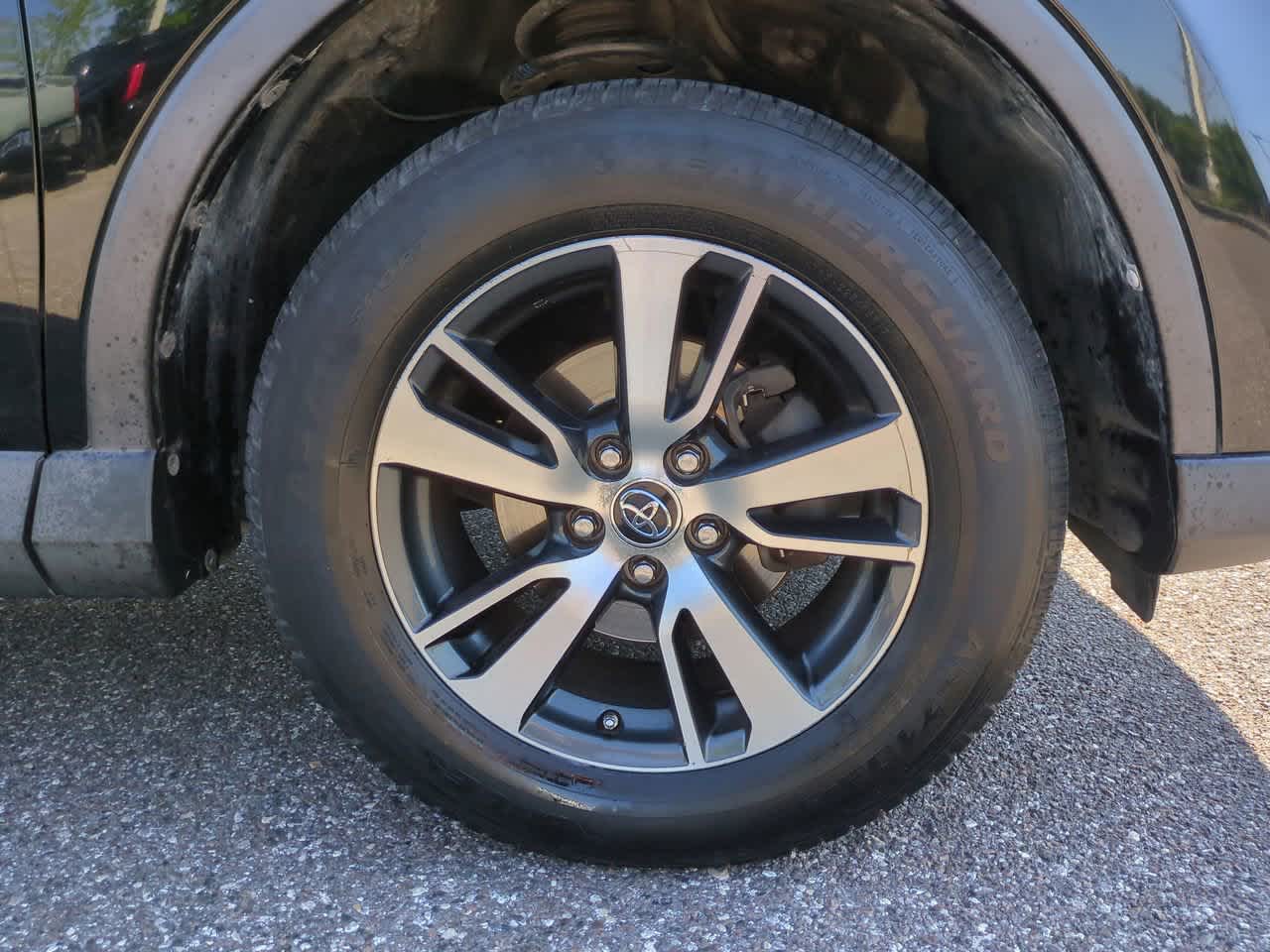 Thumbnail: 2016 Toyota RAV4 - 11