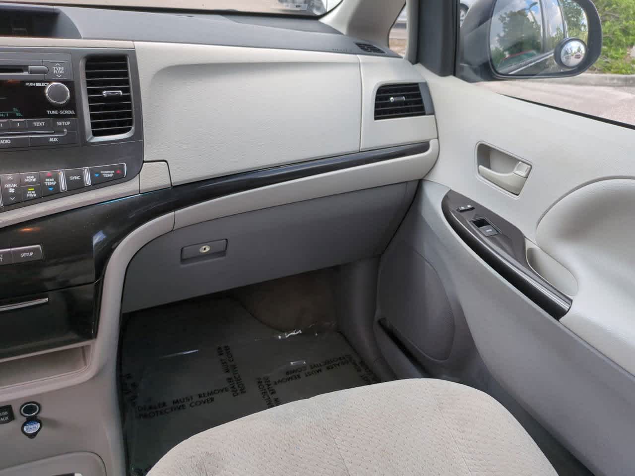 Thumbnail: 2013 Toyota Sienna - 17