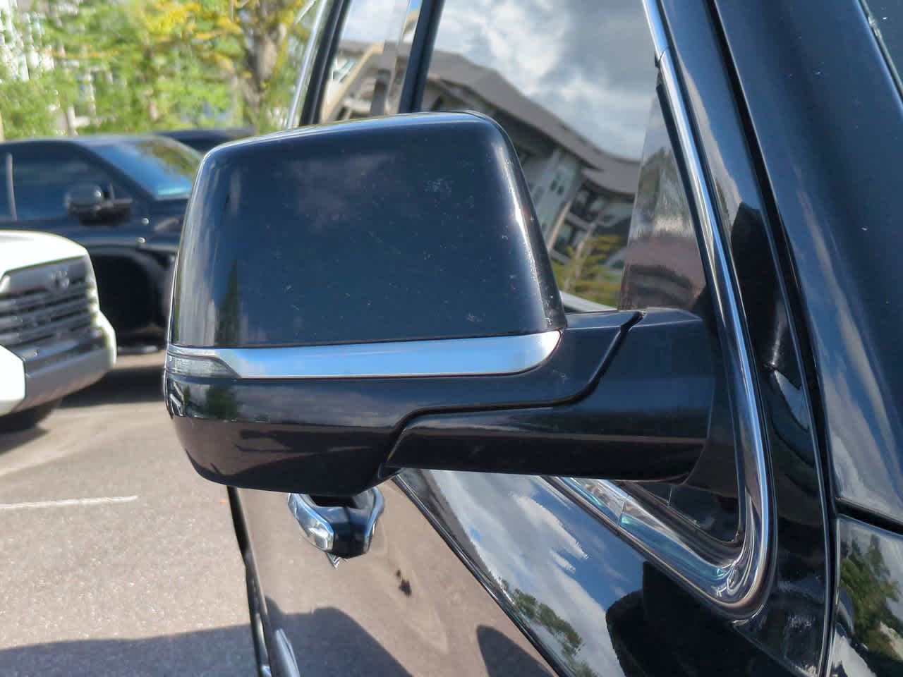 Thumbnail: 2019 Cadillac Escalade - 12