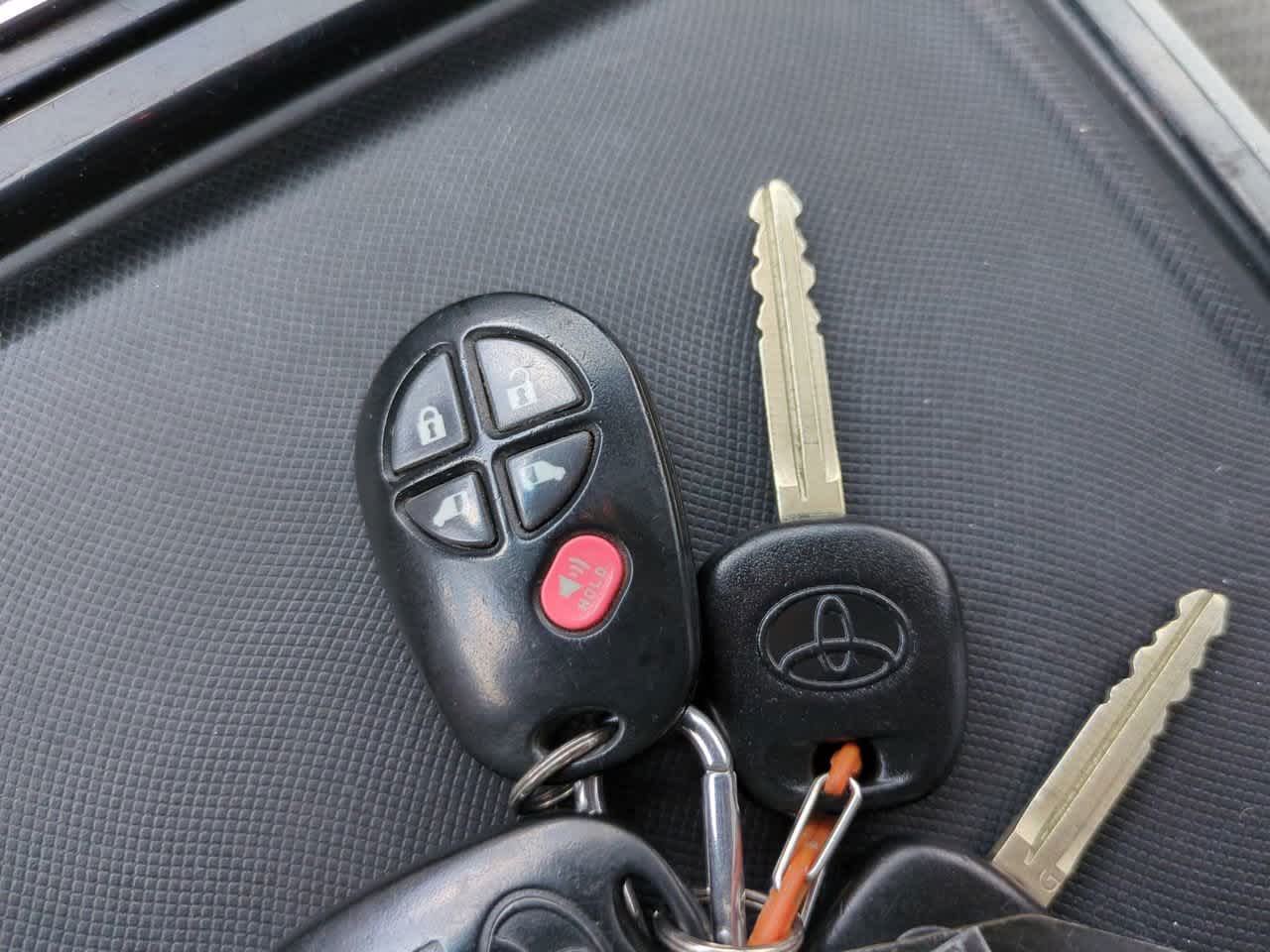 Thumbnail: 2013 Toyota Sienna - 26