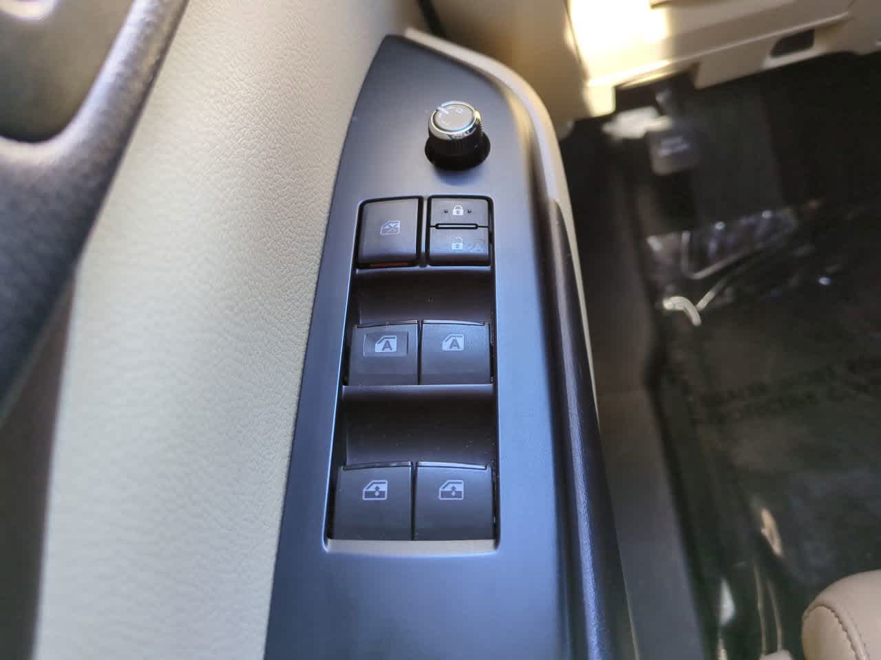 Thumbnail: 2017 Toyota Highlander - 25