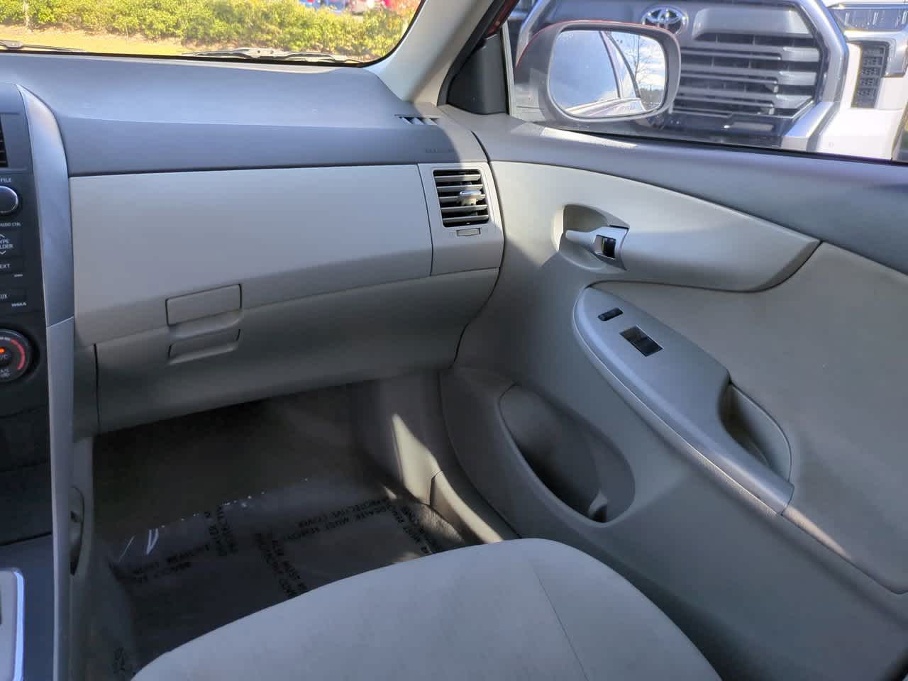 Thumbnail: 2010 Toyota Corolla - 16