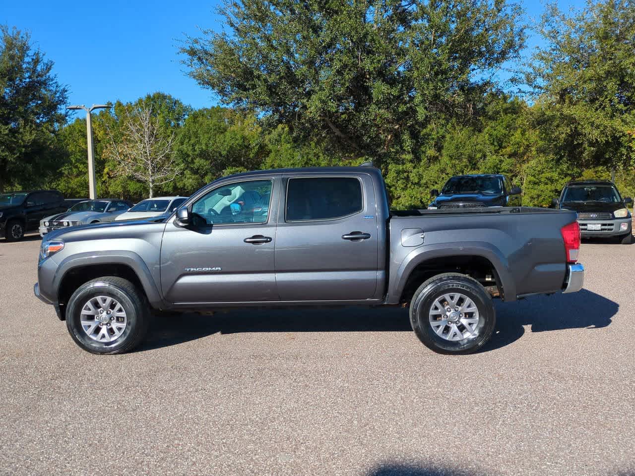 Thumbnail: 2017 Toyota Tacoma - 3