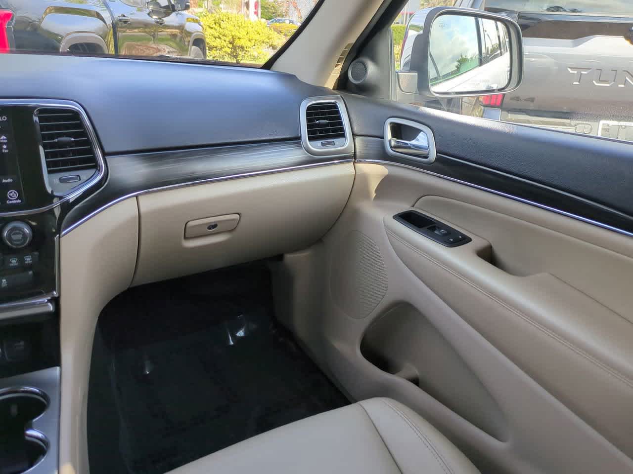 Thumbnail: 2022 Jeep Grand Cherokee - 16