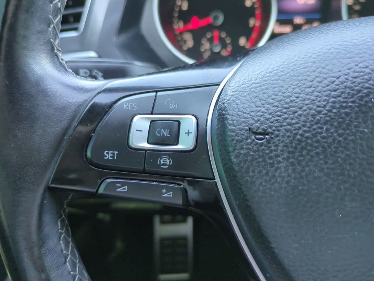 Thumbnail: 2020 Volkswagen Tiguan - 24