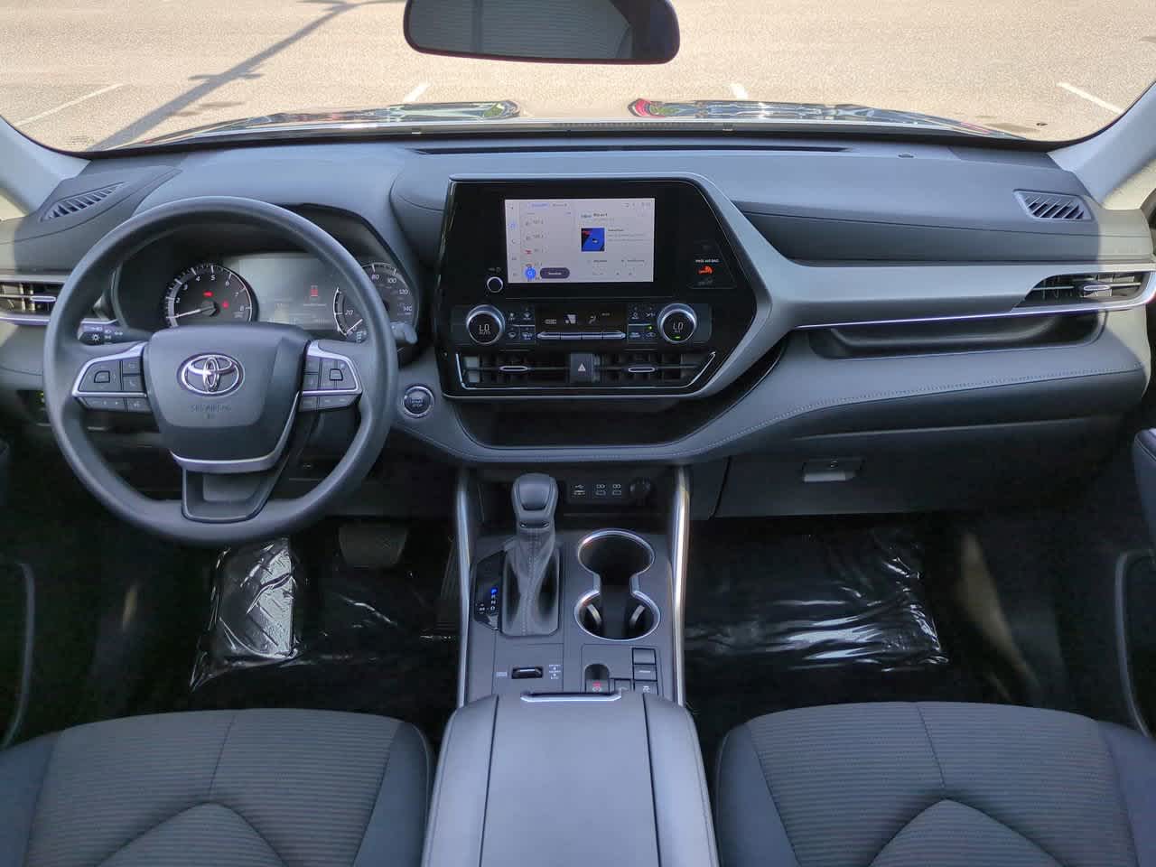 Thumbnail: 2023 Toyota Highlander - 15