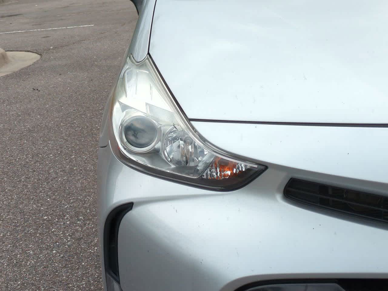 Thumbnail: 2015 Toyota Prius v - 10