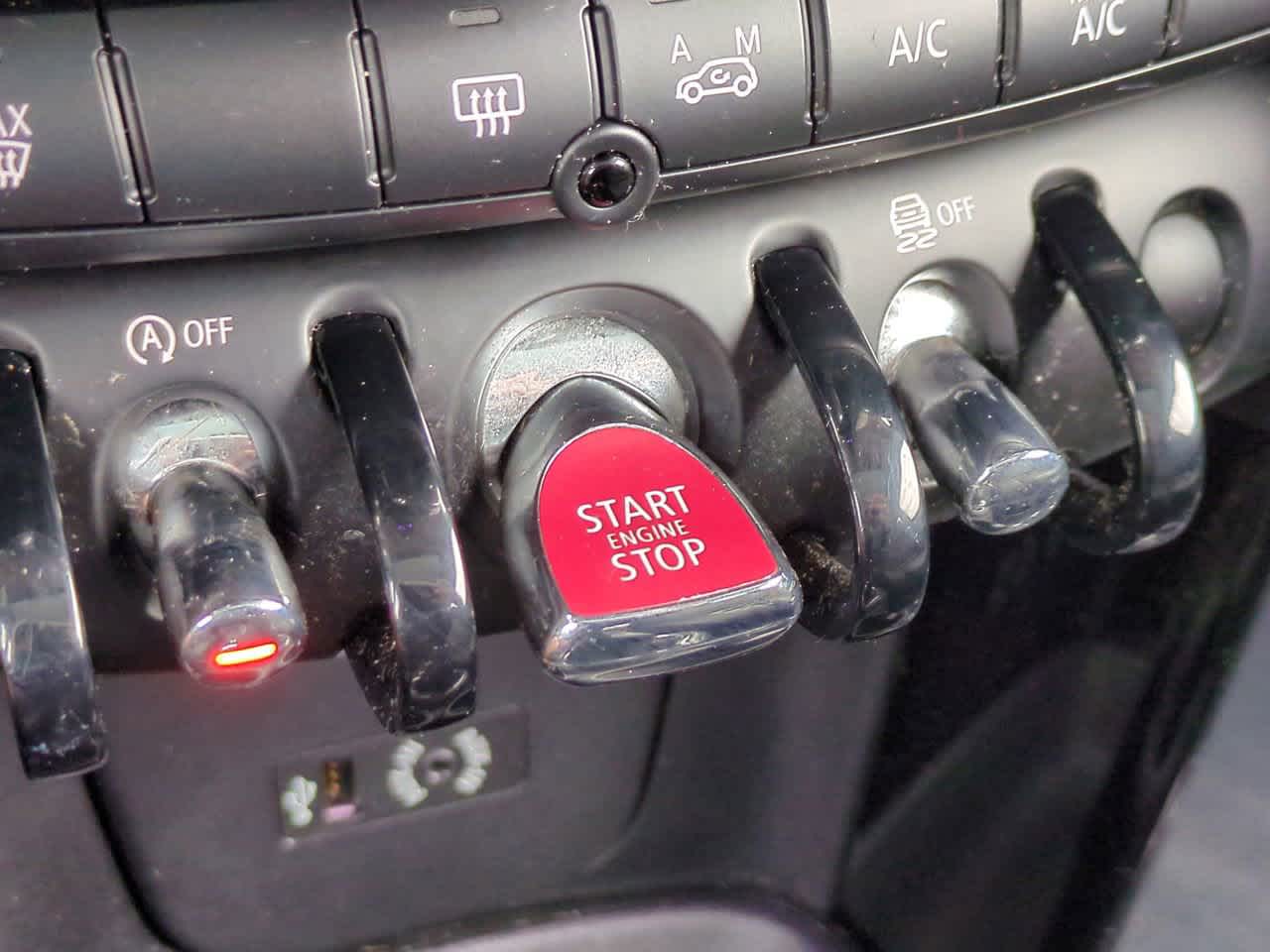 Thumbnail: 2015 MINI Cooper Hardtop - 23