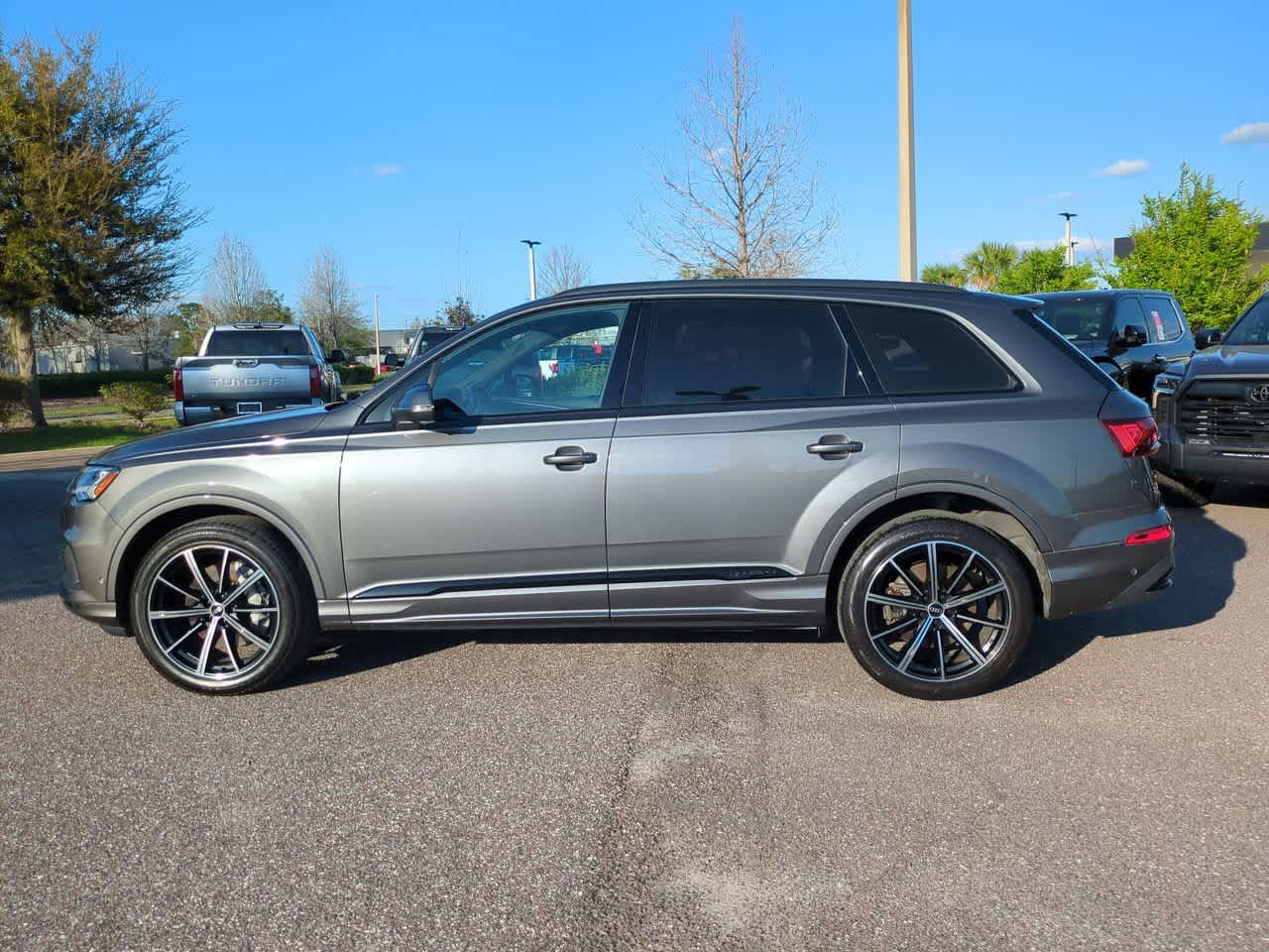 Thumbnail: 2021 Audi Q7 - 3