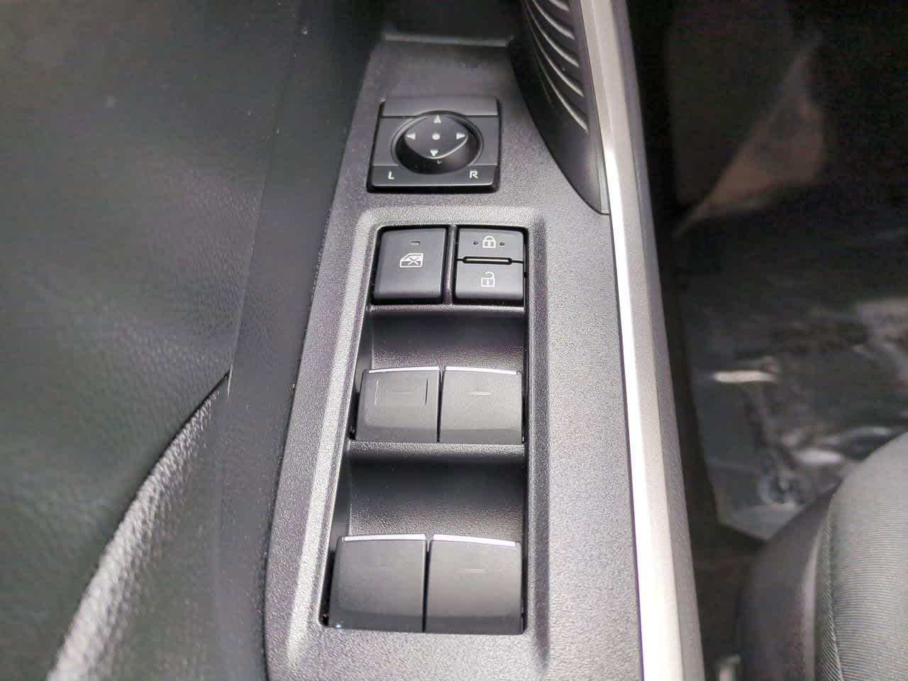 2023 Toyota RAV4 XLE 23