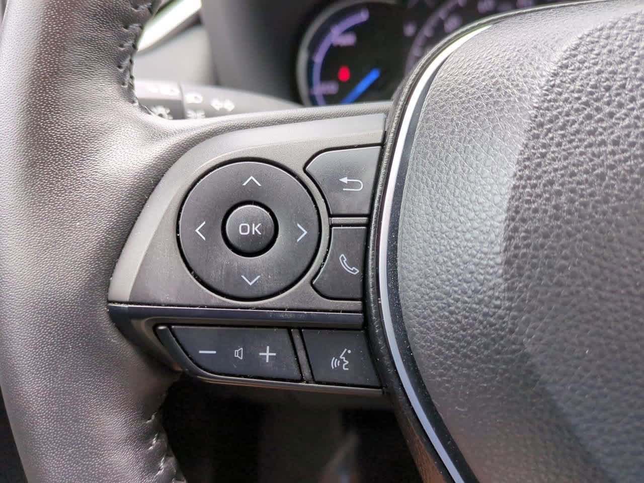 2023 Toyota RAV4 XLE 24