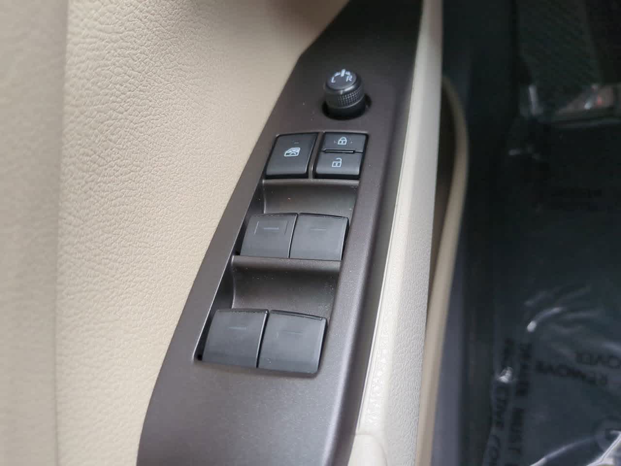 Thumbnail: 2022 Toyota Camry - 21