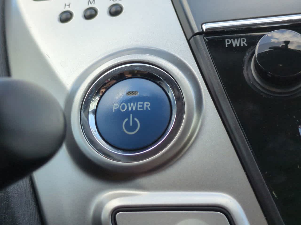 Thumbnail: 2015 Toyota Prius v - 25