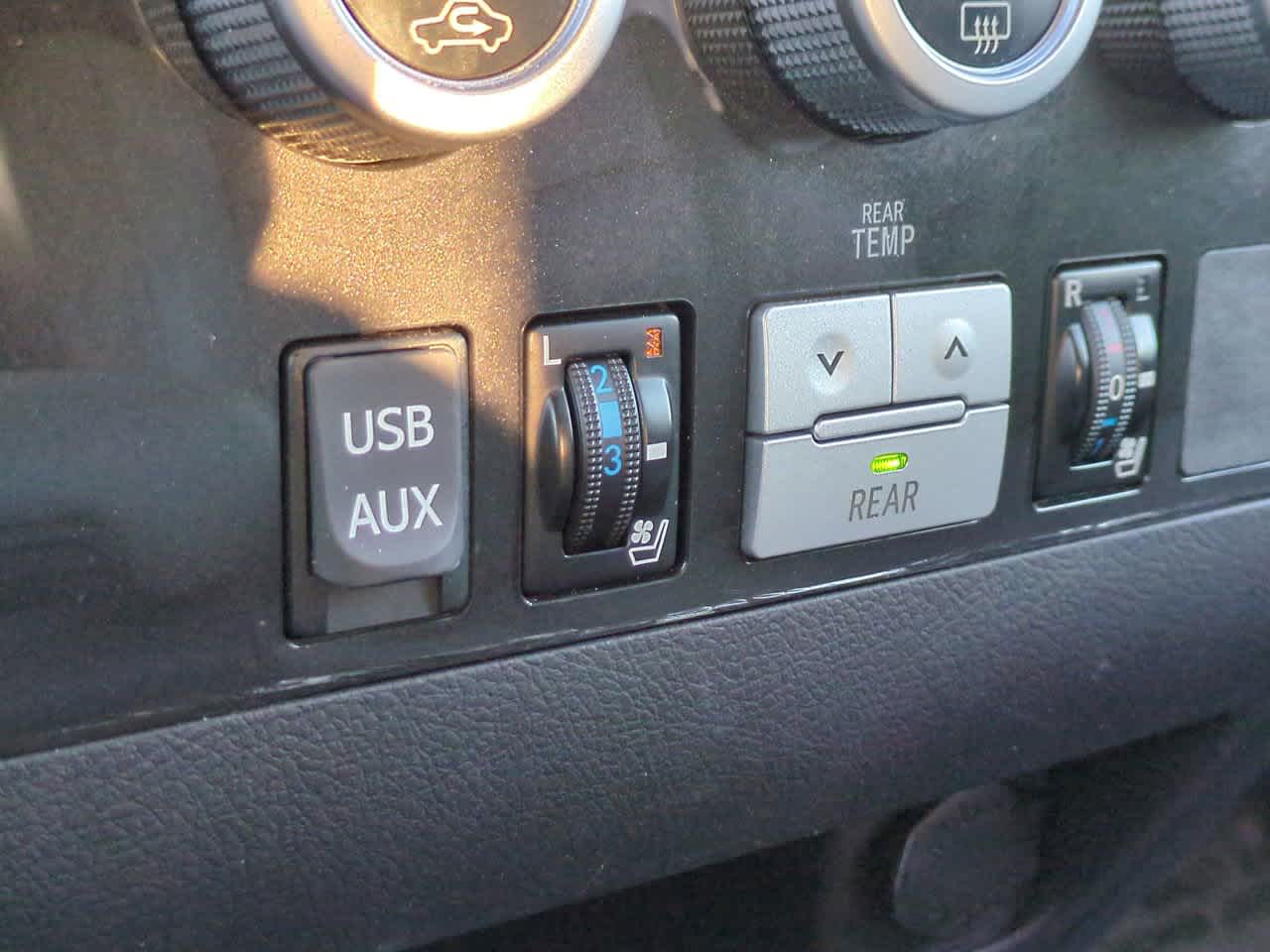 Thumbnail: 2010 Toyota Sequoia - 23