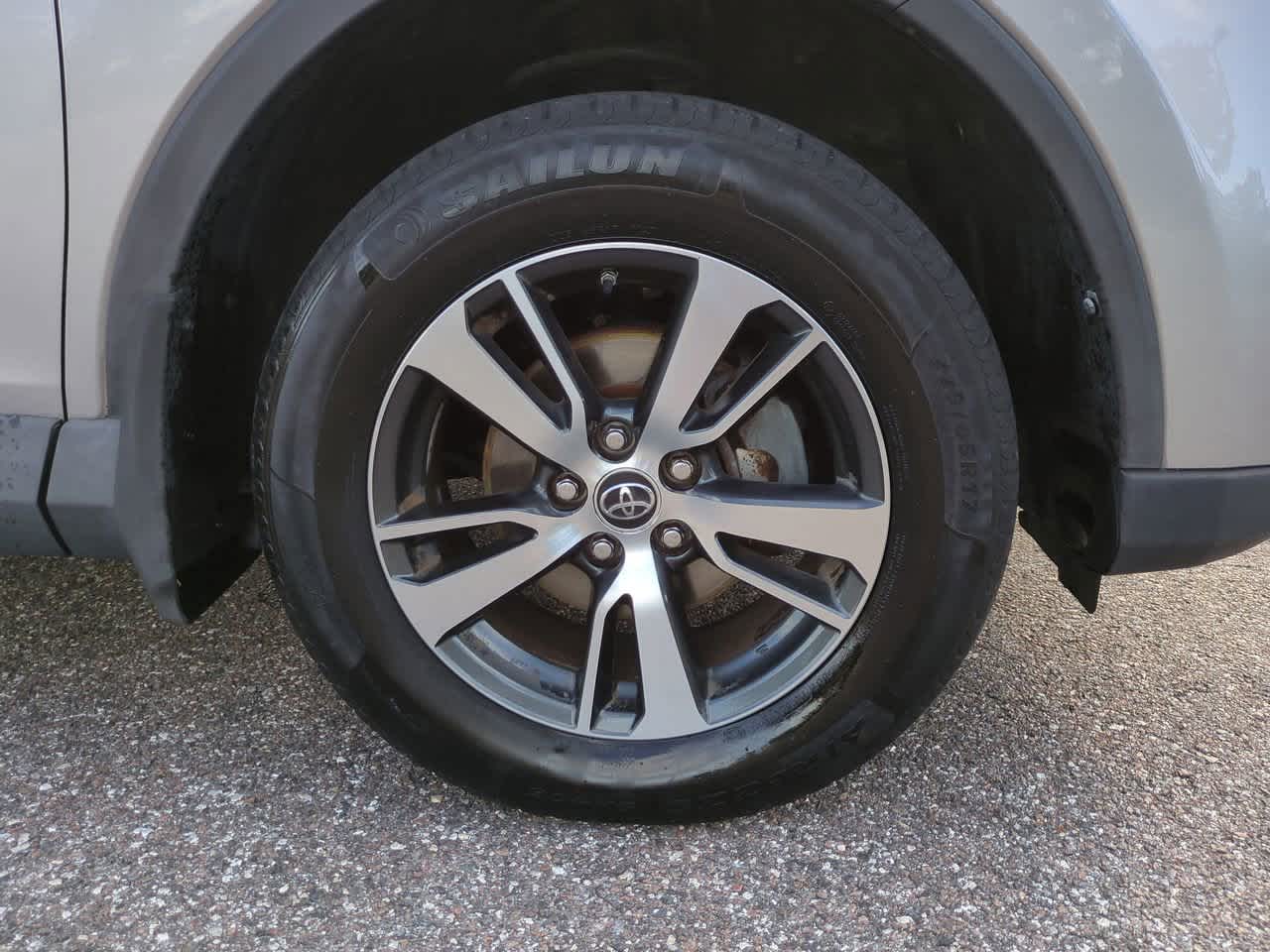 Thumbnail: 2016 Toyota RAV4 - 11