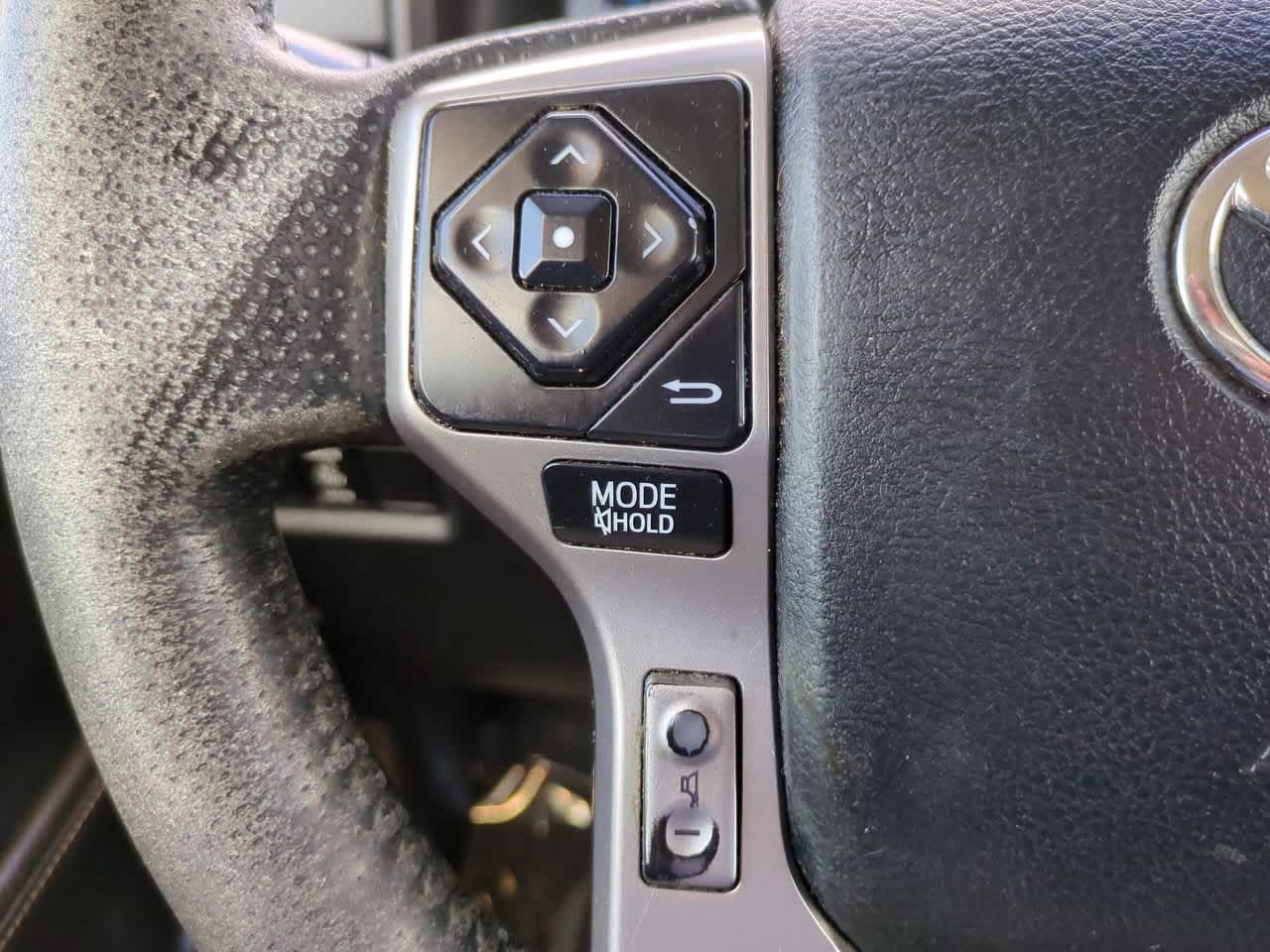 Thumbnail: 2014 Toyota 4Runner - 25