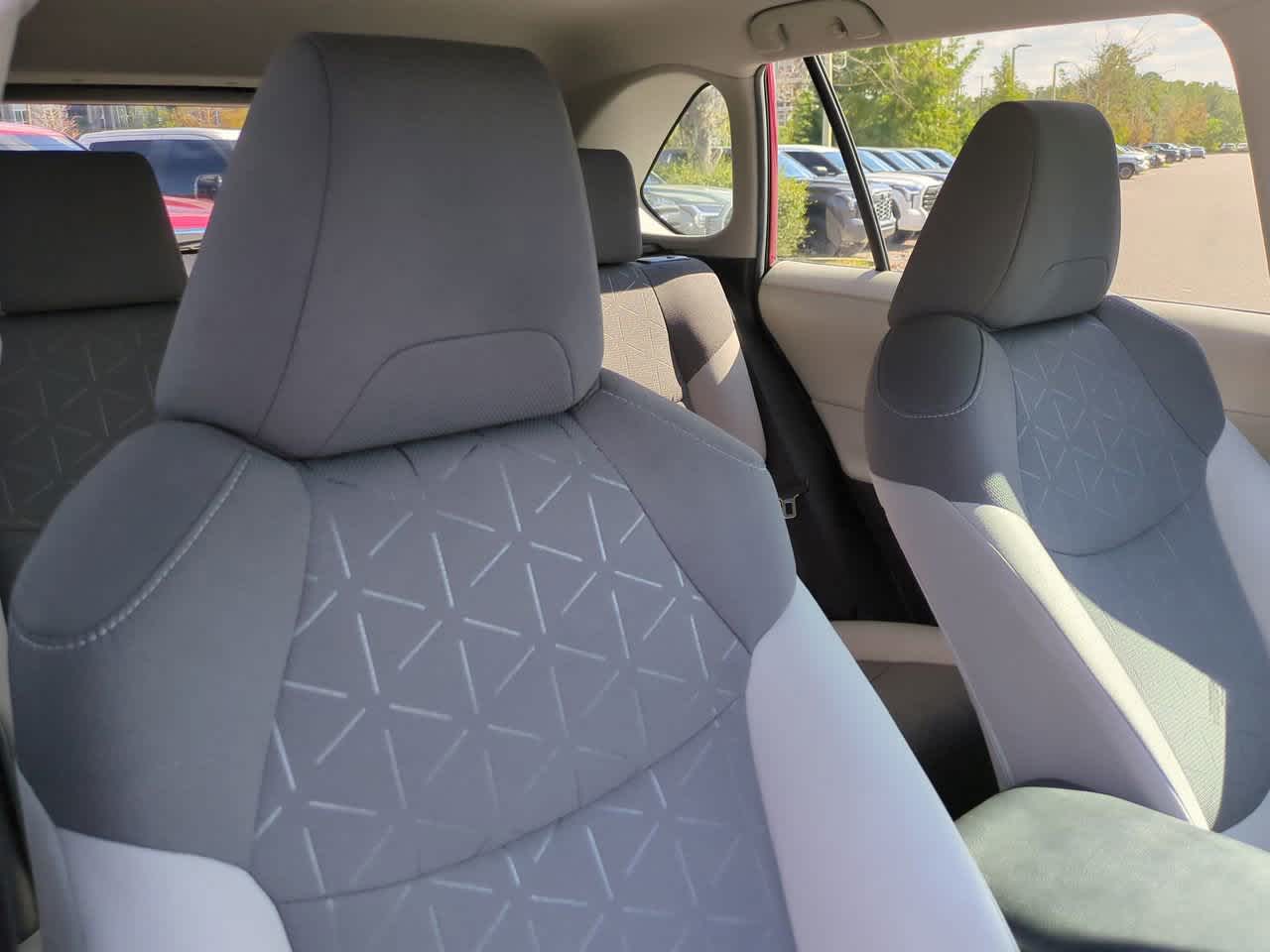 Thumbnail: 2021 Toyota RAV4 - 7