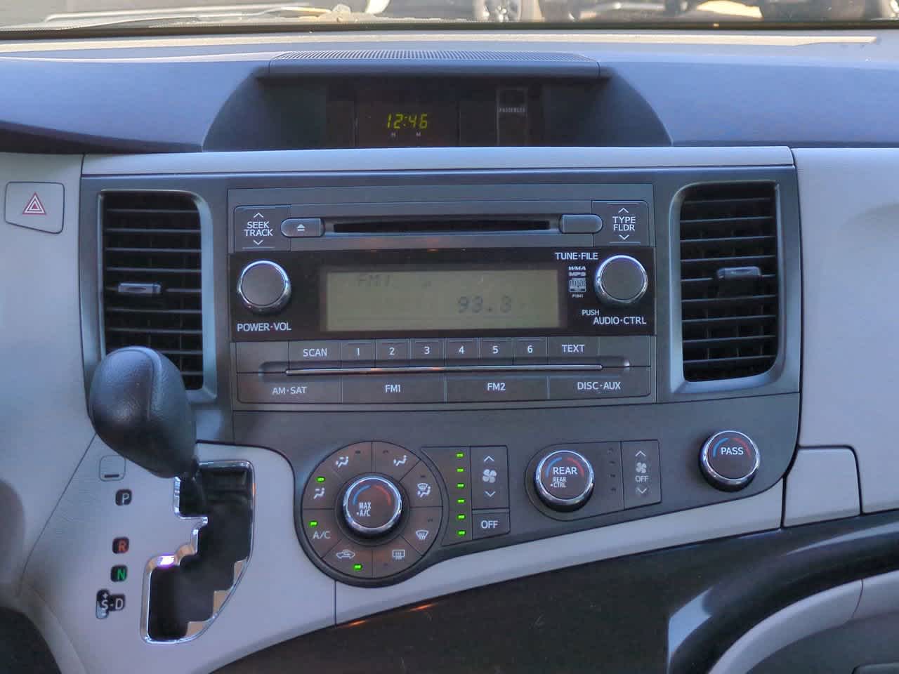 Thumbnail: 2014 Toyota Sienna - 18