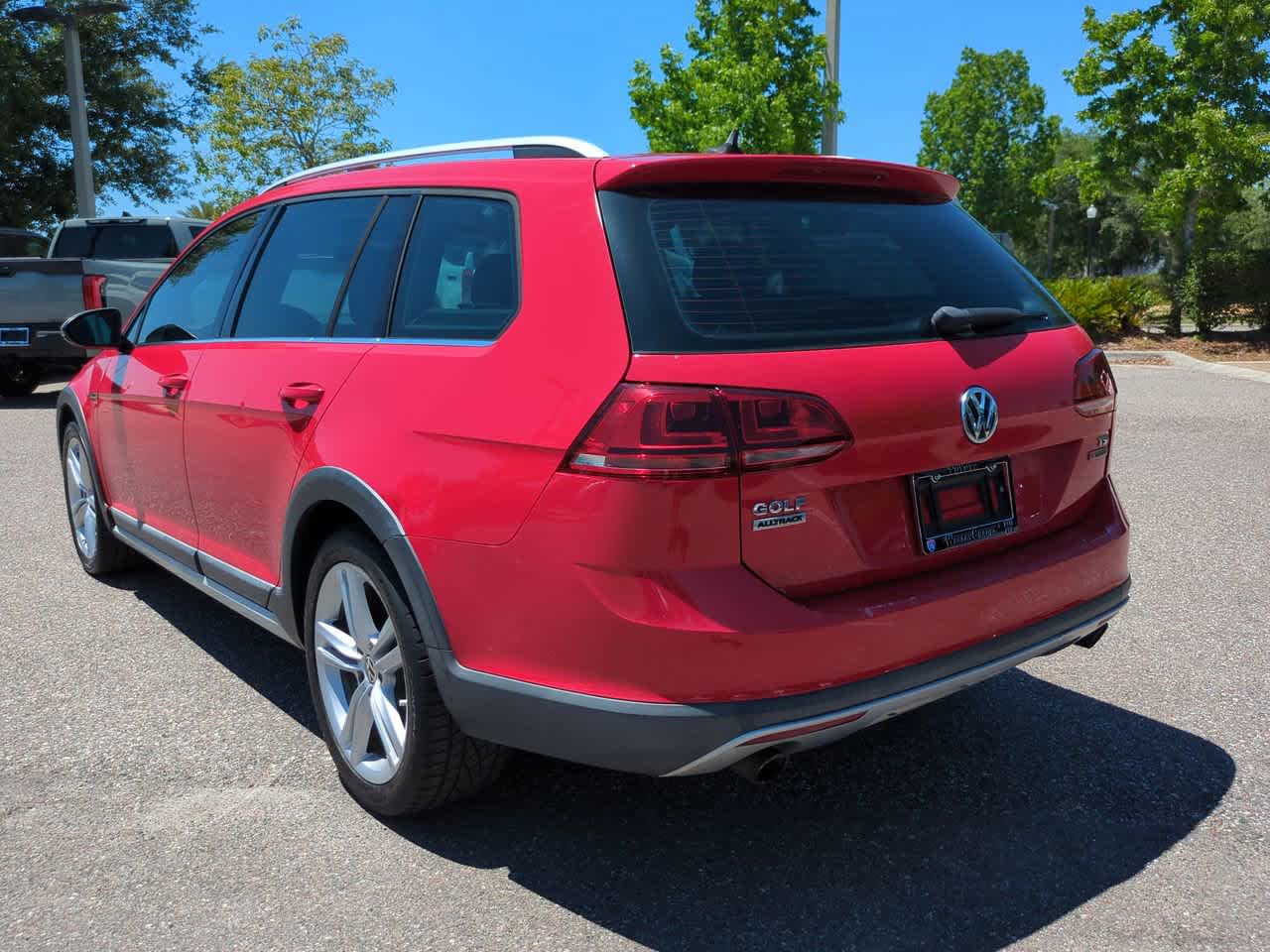 Thumbnail: 2017 Volkswagen Golf - 4