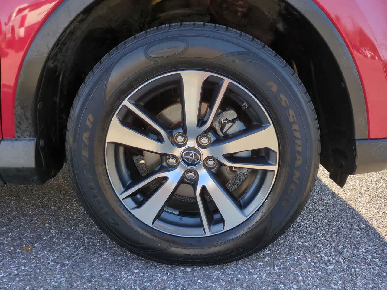 Thumbnail: 2016 Toyota RAV4 - 11