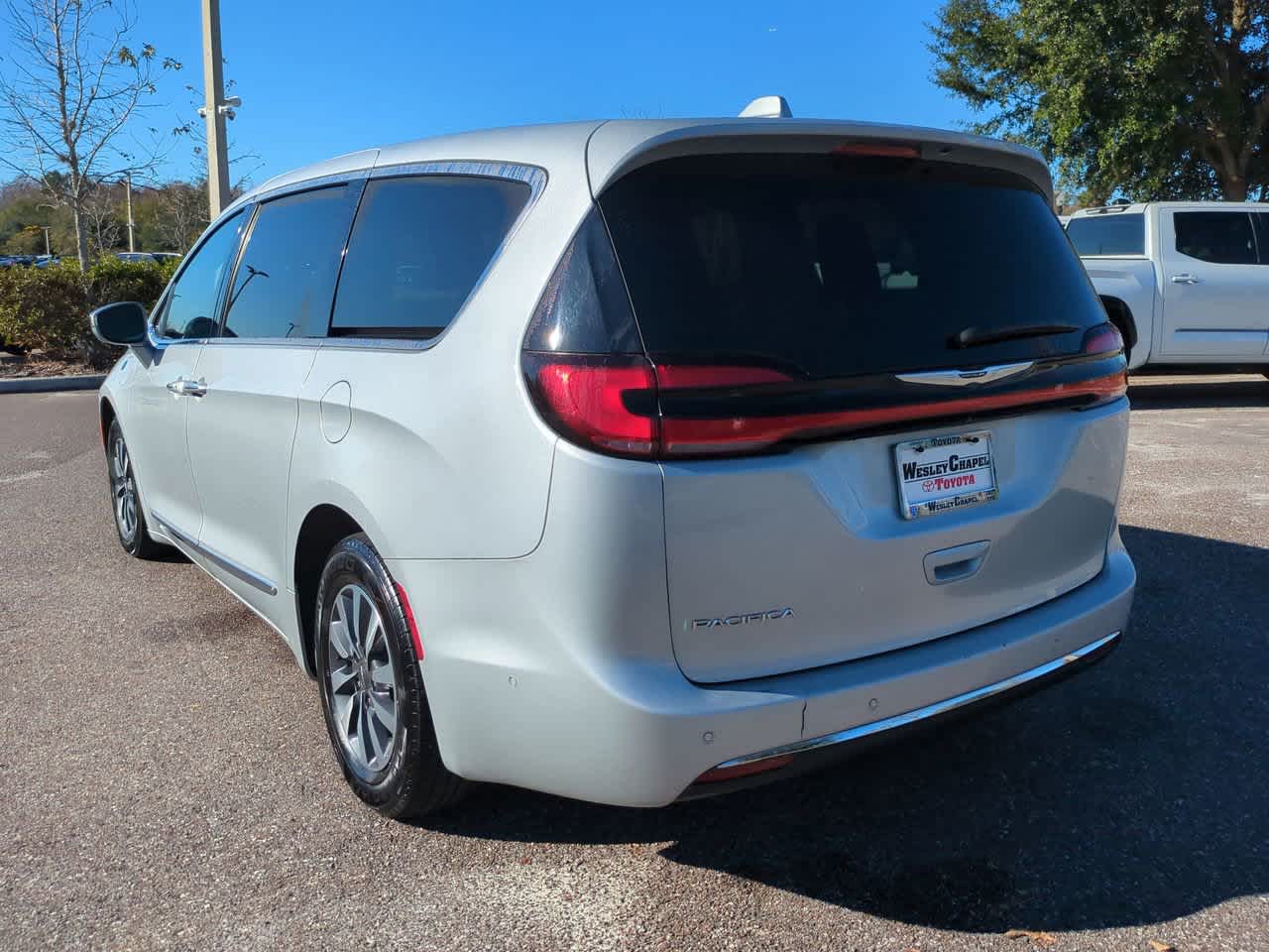 Thumbnail: 2022 Chrysler Pacifica - 4