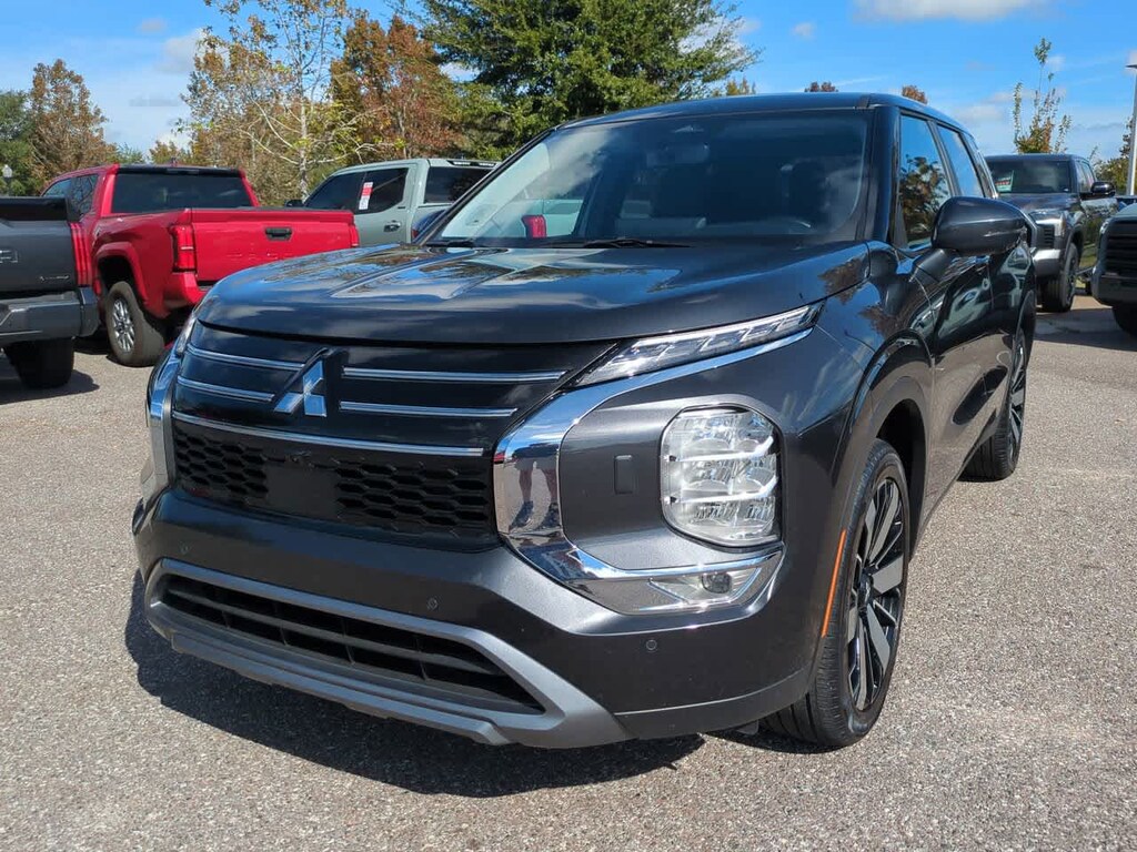 Used 2025 Mitsubishi Outlander SE SUV
