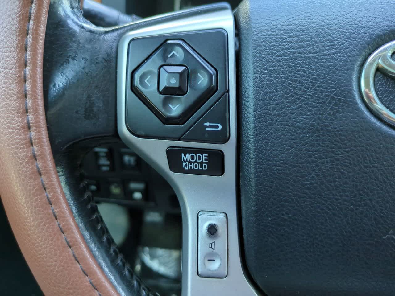 Thumbnail: 2014 Toyota Tundra - 25