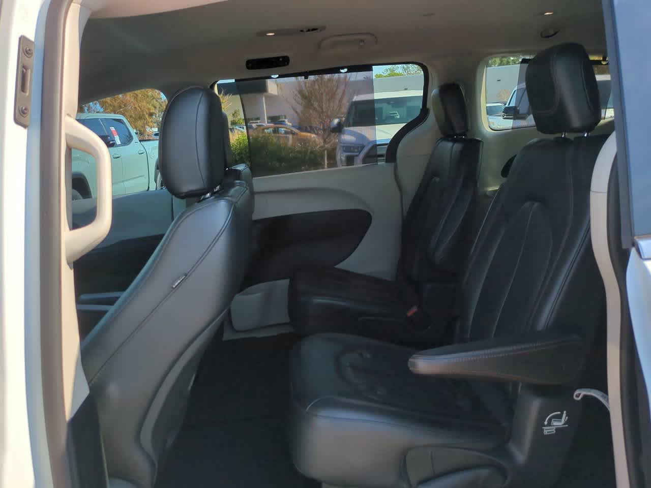 Thumbnail: 2018 Chrysler Pacifica - 14