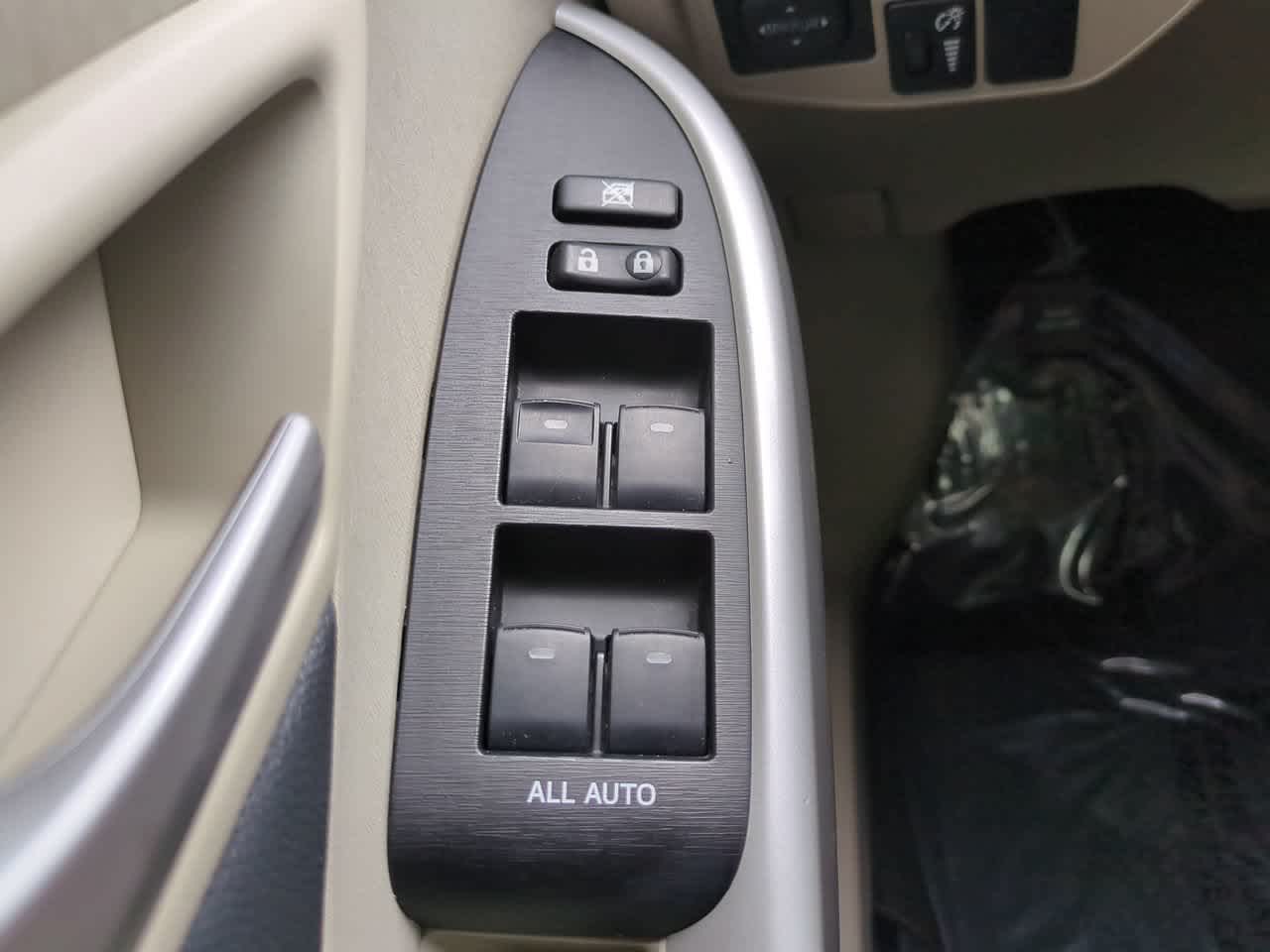 Thumbnail: 2014 Toyota Prius - 19