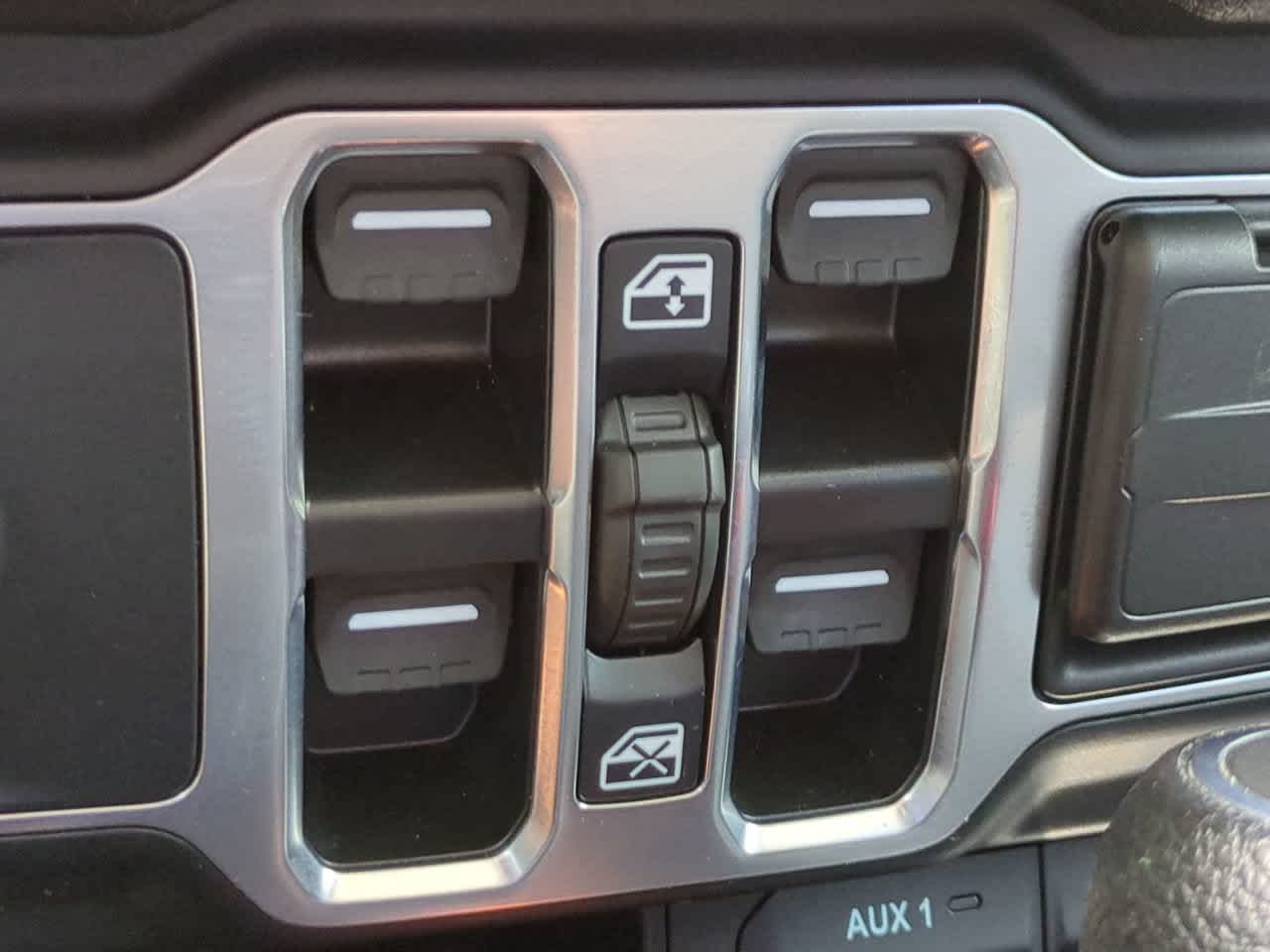 Thumbnail: 2024 Jeep Gladiator - 21