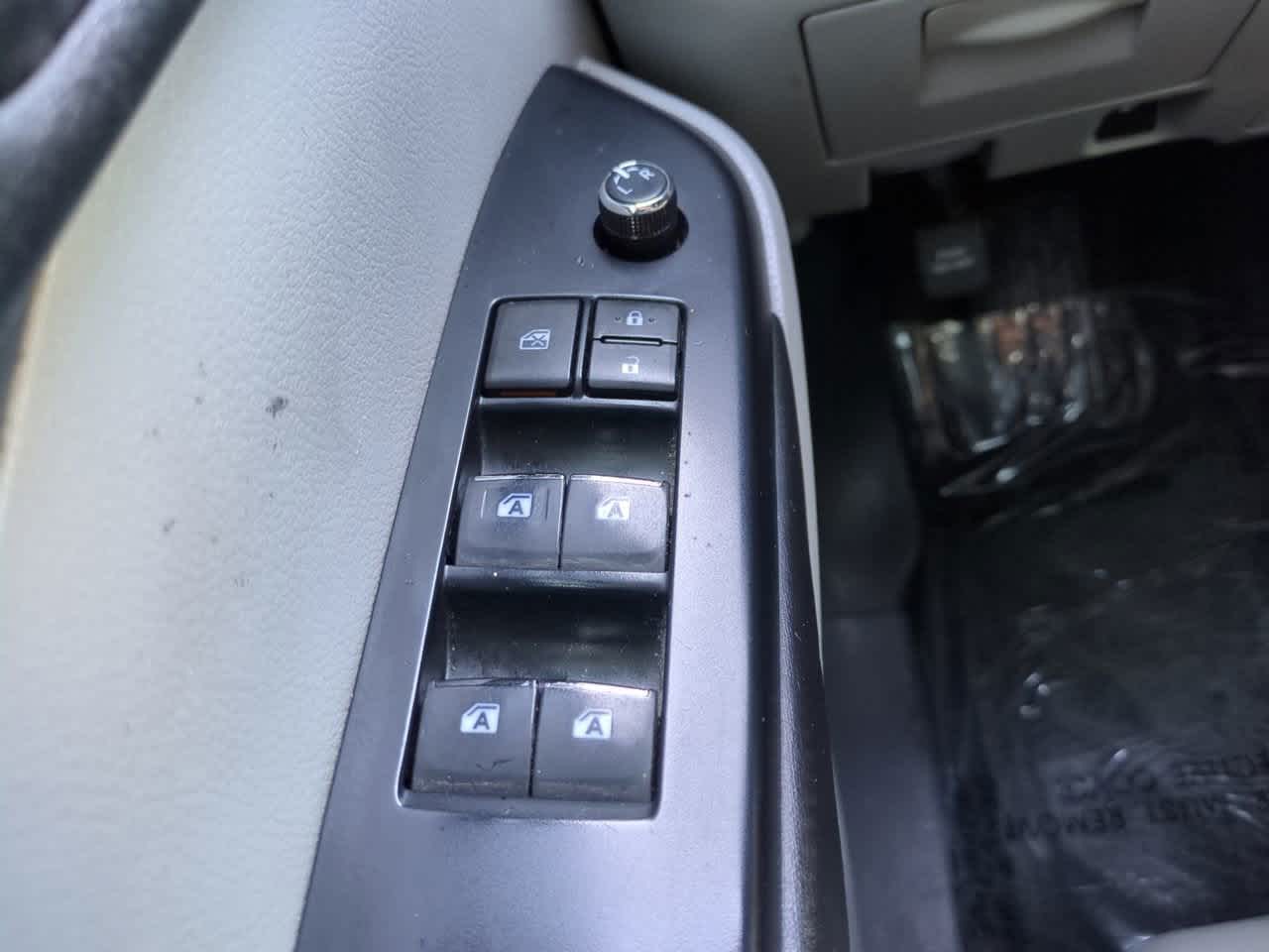 Thumbnail: 2017 Toyota Highlander - 25