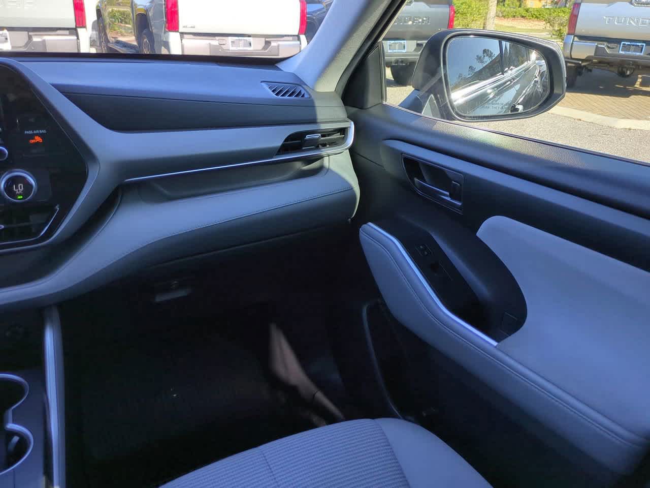 Thumbnail: 2022 Toyota Highlander - 17