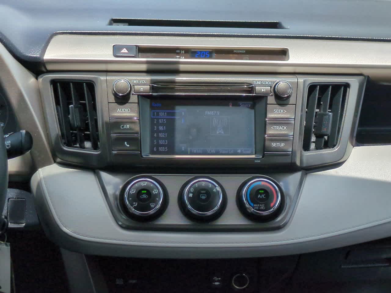Thumbnail: 2014 Toyota RAV4 - 17